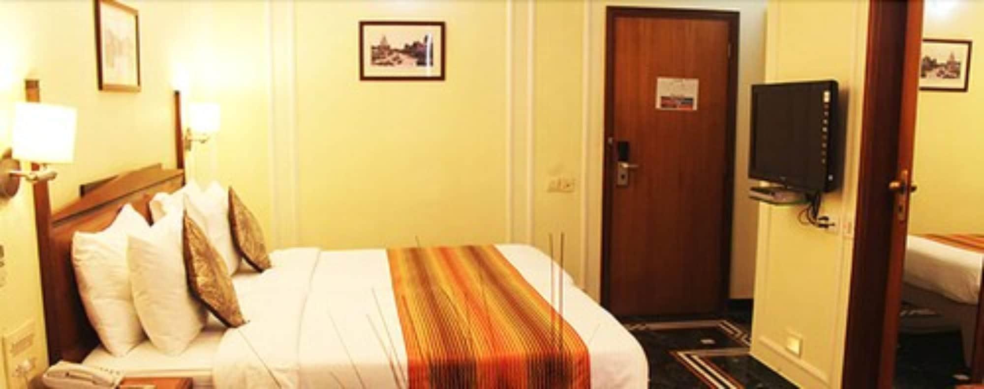 Hiltop Hotel Мумбаї Екстер'єр фото