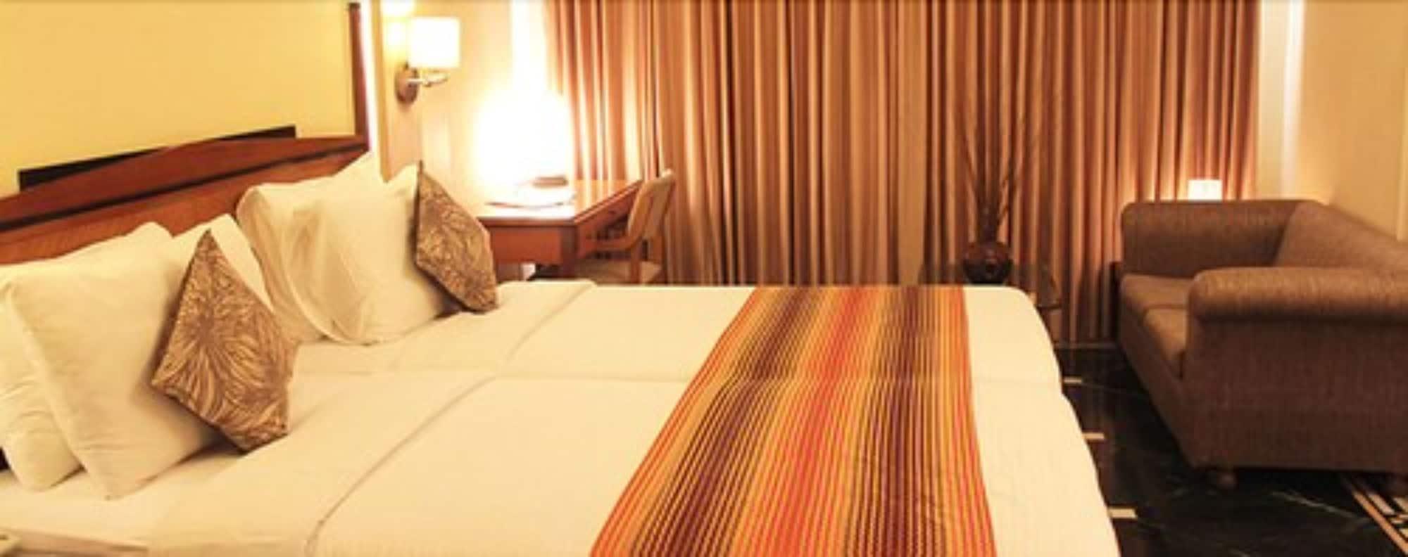Hiltop Hotel Мумбаї Екстер'єр фото