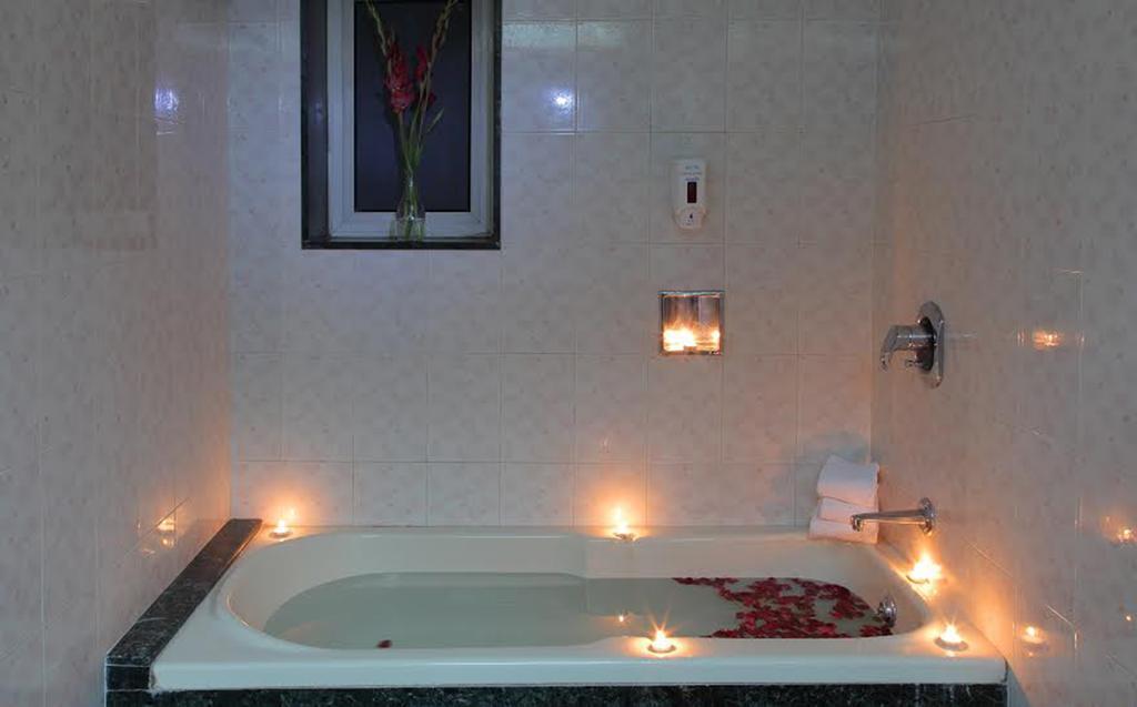 Hiltop Hotel Мумбаї Екстер'єр фото