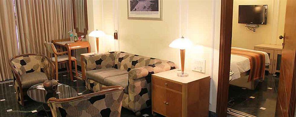 Hiltop Hotel Мумбаї Екстер'єр фото