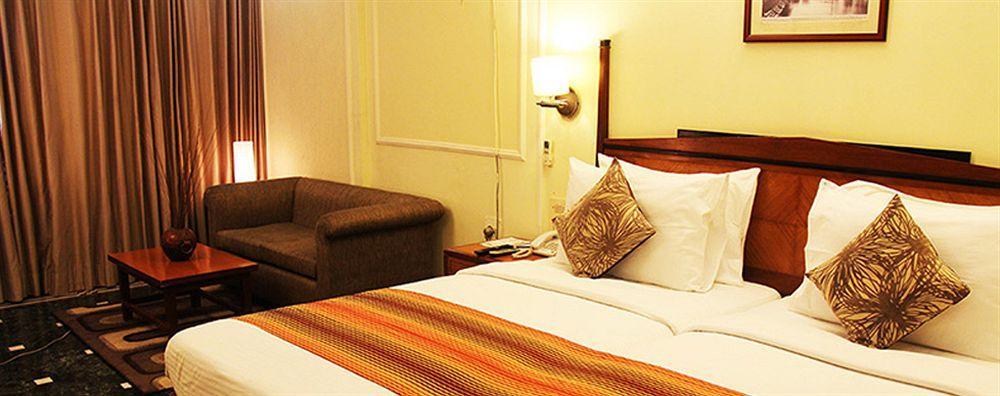 Hiltop Hotel Мумбаї Екстер'єр фото