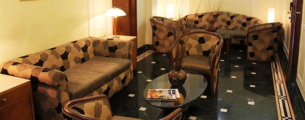 Hiltop Hotel Мумбаї Екстер'єр фото