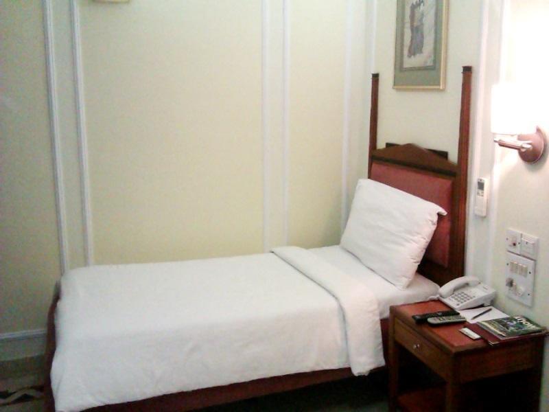 Hiltop Hotel Мумбаї Екстер'єр фото