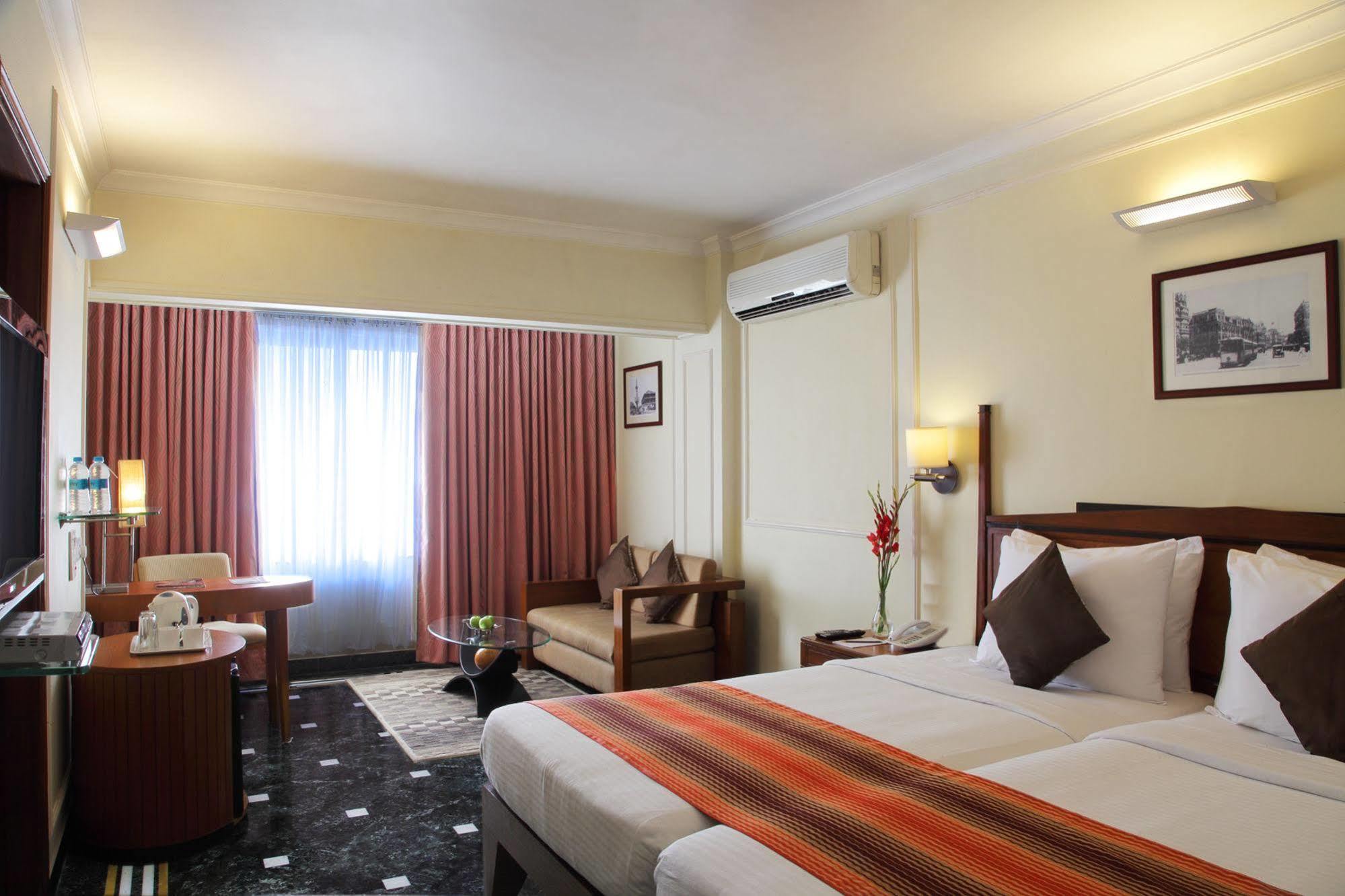 Hiltop Hotel Мумбаї Екстер'єр фото