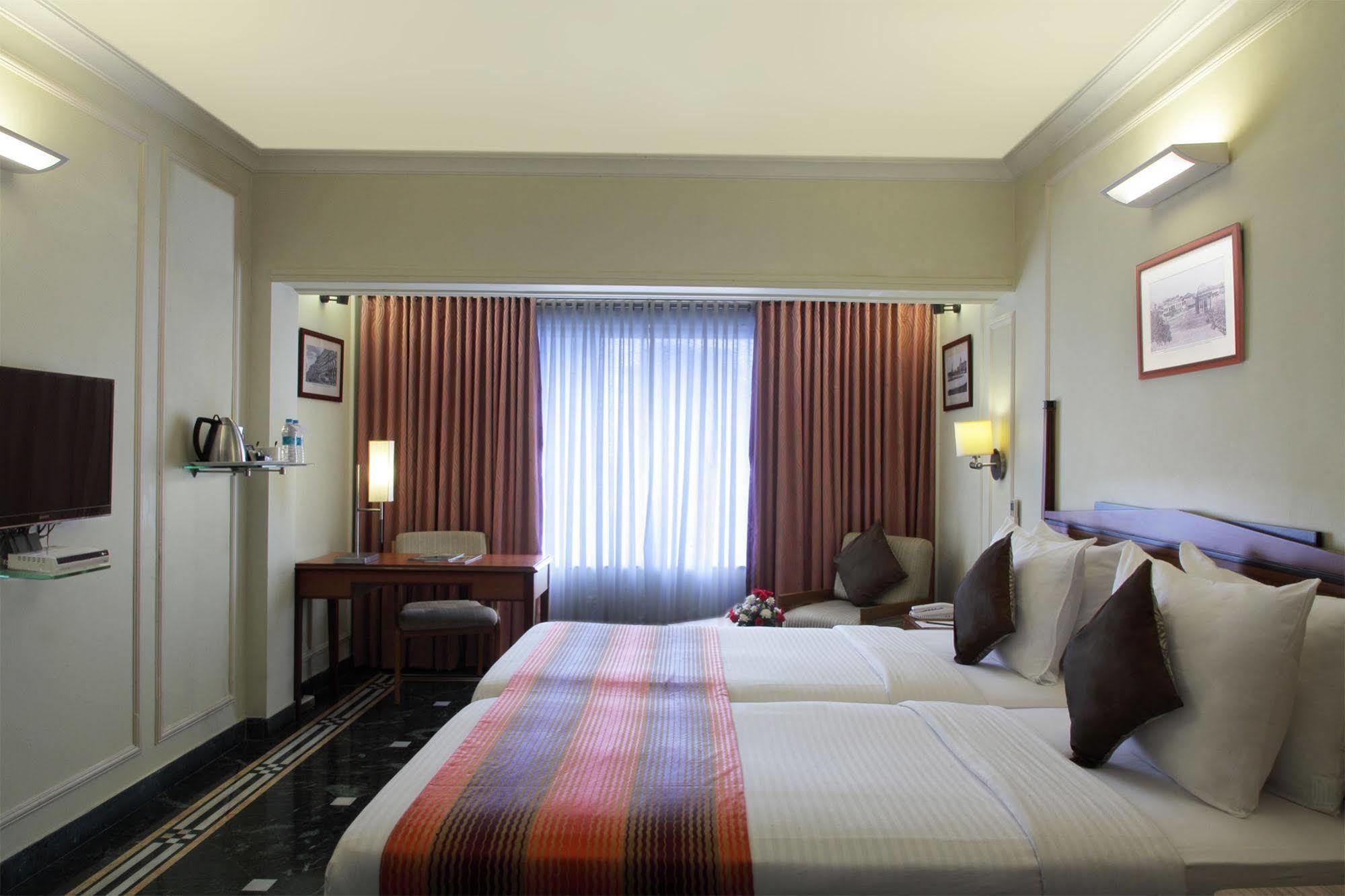 Hiltop Hotel Мумбаї Екстер'єр фото