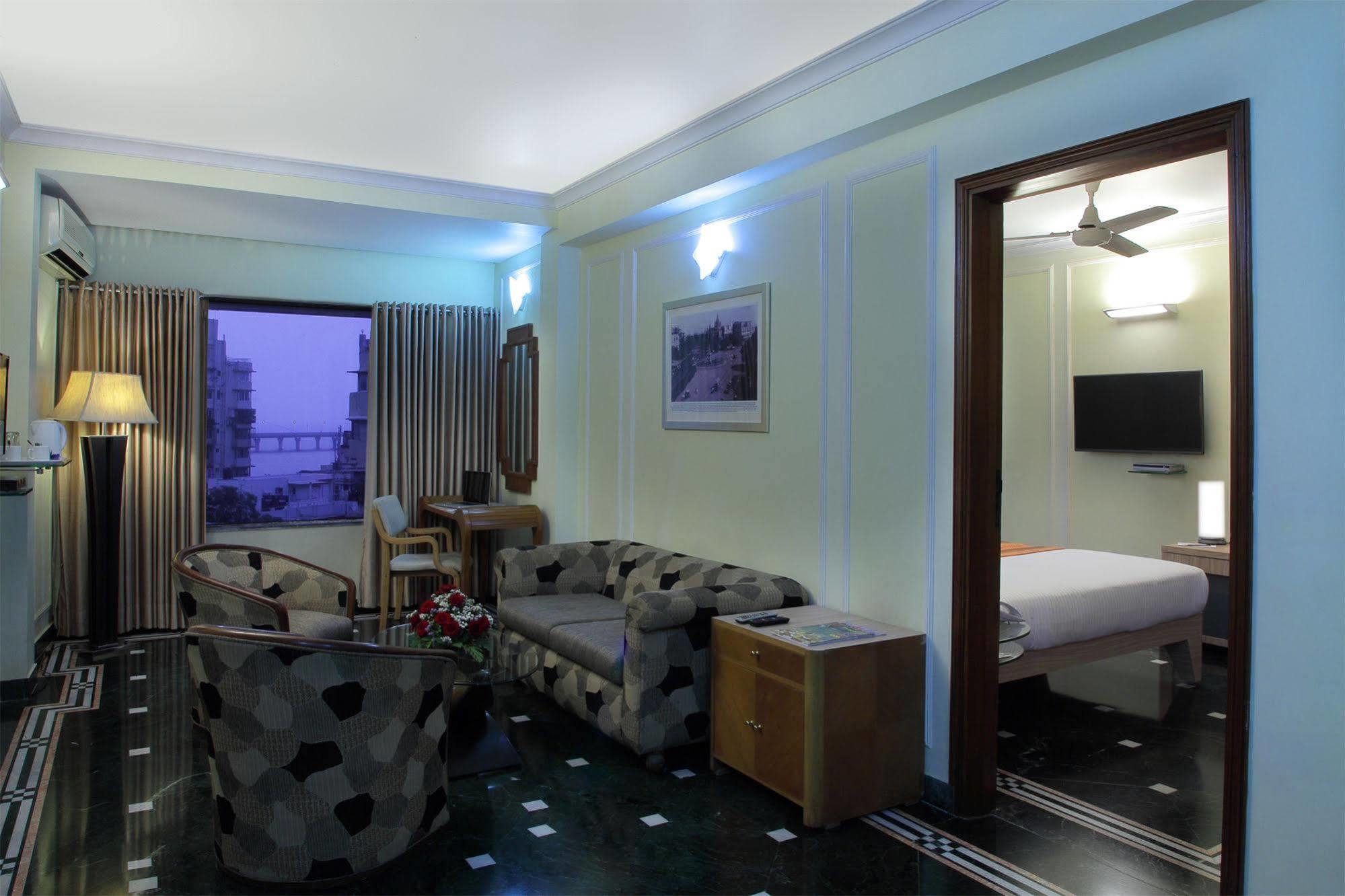 Hiltop Hotel Мумбаї Екстер'єр фото