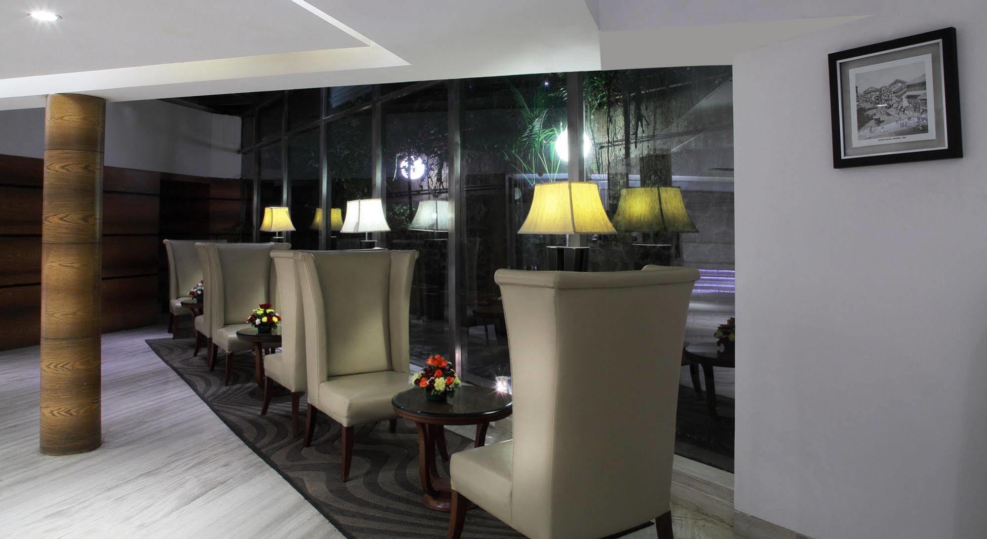 Hiltop Hotel Мумбаї Екстер'єр фото